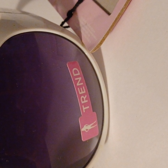 NWT - Foster Grant Luxury Fashion Sunglasses Trend - Picture 7 of 7